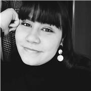 Profesora que imparte clases de Lengua Gallega y Literatura a todas las edades